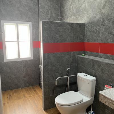 Bathroom Guestroom 1